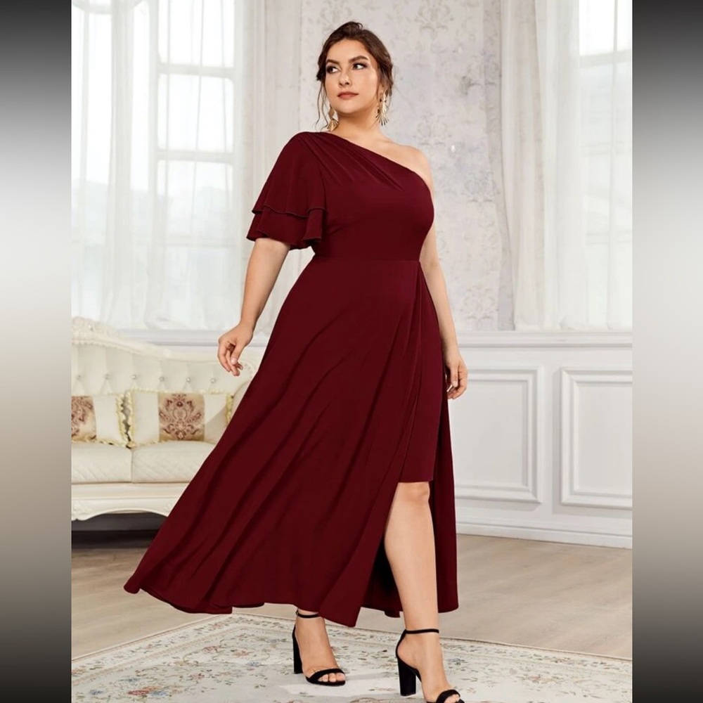 SHEIN Modely Burgundy Red Plus One Shoulder Layered
Sleeve Dress
